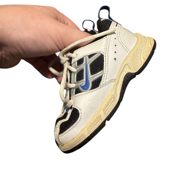Nike Infant Sneakers Blue Accent Size 4 - Picture 4 of 9